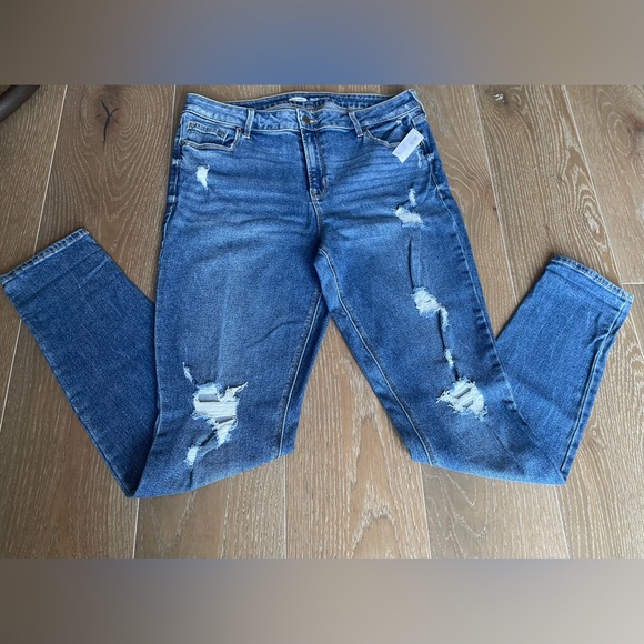 NWT Mid-Rise Rockstar Super-Skinny Distressed Jeans - Picture 2 of 4